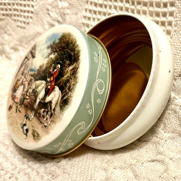 Vtg RILEY'S TOFFEE TIN Container Limited Edition COLONIAL SCENE ENGLAND Rare - Picture 8 of 12